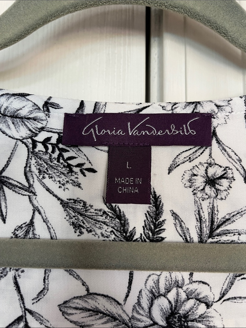 Gloria Vanderbilt White and Black Floral V-Neck Blouse size L - Picture 2 of 10
